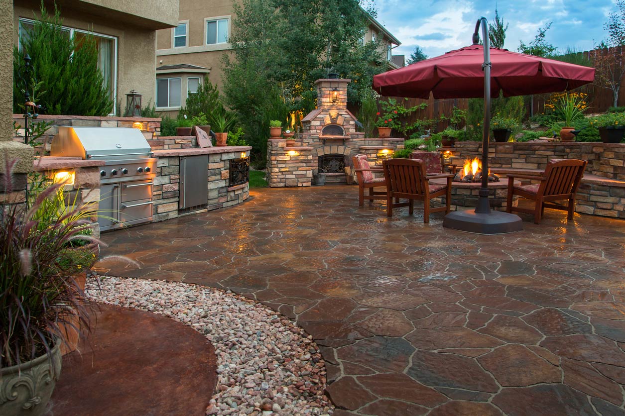 OUTDOOR KITCHENS